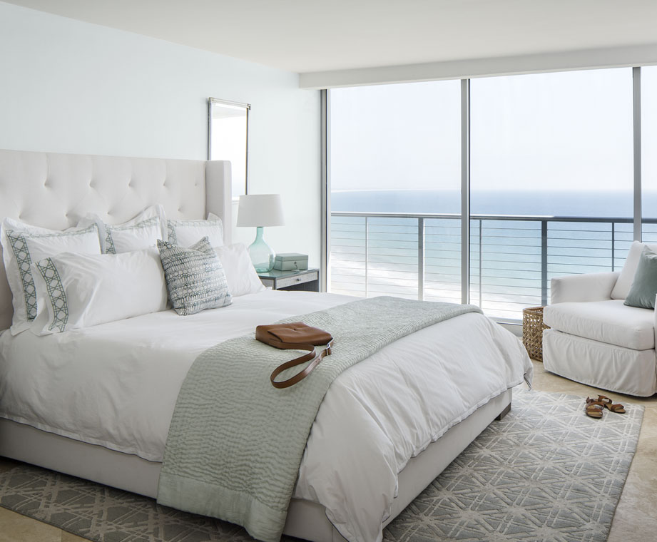 A hotel room with walls painted in soft light gray color.
                Etched Glass MQ3-27
                