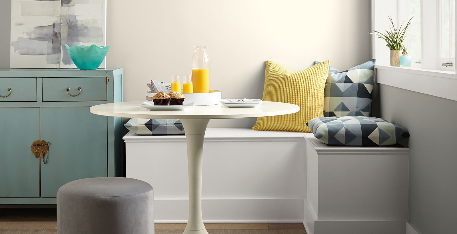 naranja comedor informal alegre y acogedor